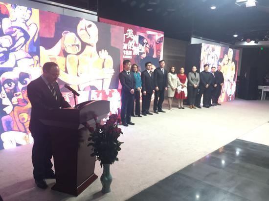 厄瓜多尔驻华大使为瓜亚萨名展致辞