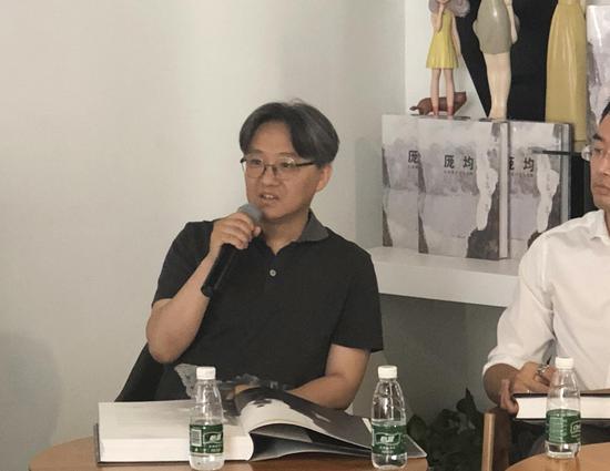 北京画院副院长、北京画院美术馆馆长,吴洪亮