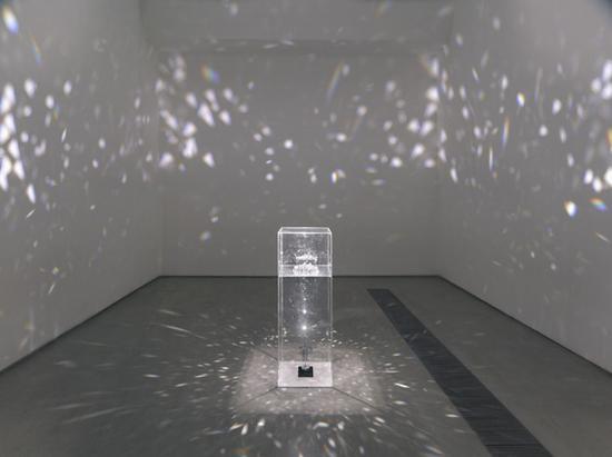 展览现场,《光之屋》 (“小野洋子: 金梯子”,林冠艺术基金会 北京 2015 摄影:雷坛坛 ©2015 小野洋子 ©林冠艺术基金会)
