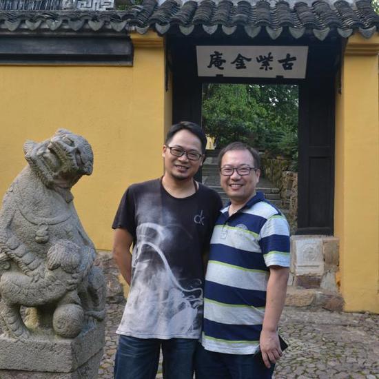 天鹰先生与须吟笙雕刻艺术纪念馆馆长须曙耀先生