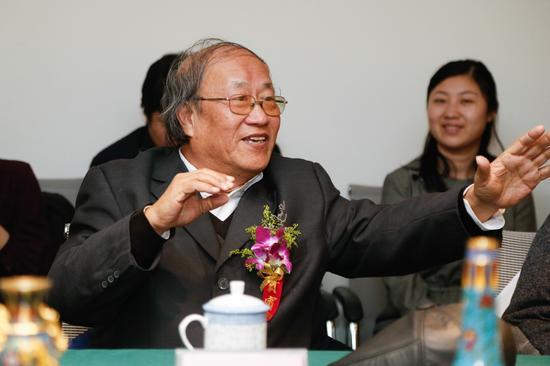 图五 中国工艺美术大师戴嘉林讲述景泰蓝《雀之翎》的创作历程