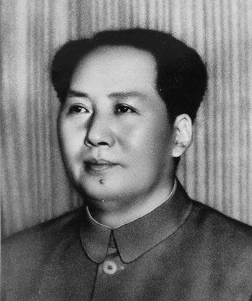 毛主席的第一张标准像,也是现在人民币上面的头像。