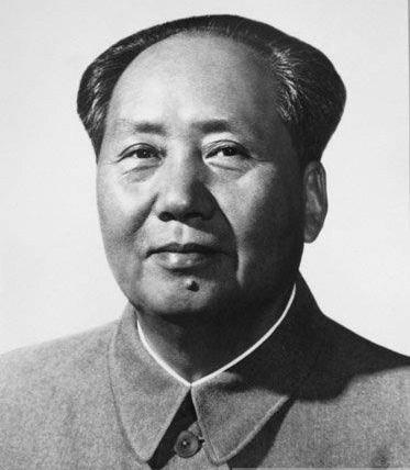 毛主席第三张标准像,这也是天安门广场上举行的追悼大会中所使用的标准像。