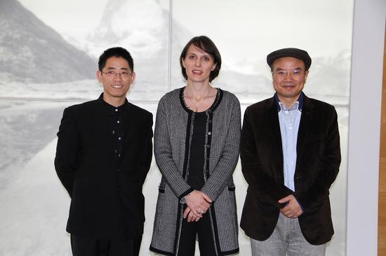 左起:策展人、“共振计划”项目发起人粟多壮;瑞士驻华使馆文化与新闻处主任裴雅珍(Ms. Jenny Piaget)、北京大学艺术学院副院长彭锋