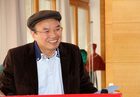 北京大学艺术学院副院长、本项目学术委员会委员之一彭锋主持本发布会