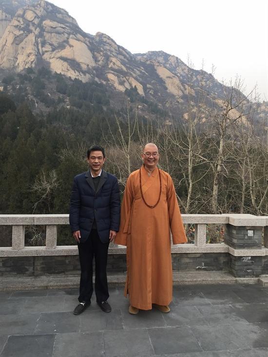 学诚大和尚与“尚燃藏茶”主人合影