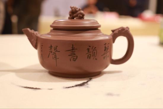 现场完成的文人紫砂壶