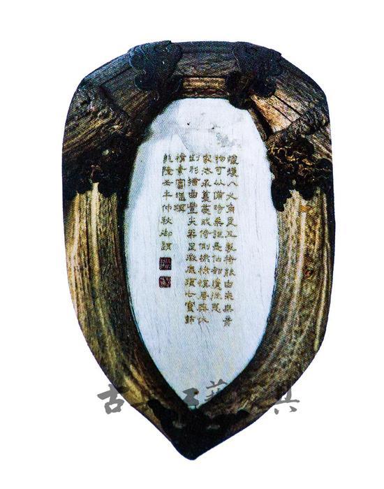 图3 清中期 鹿角椅背象牙板,此款鹿角椅长103.5厘米,宽78.5厘米,通高104.5厘米,座高42厘米,背高62.5厘米。