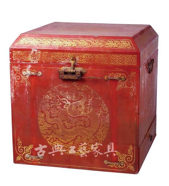 图4 朱漆戗金云龙纹盝顶方箱(山东省博物馆藏)