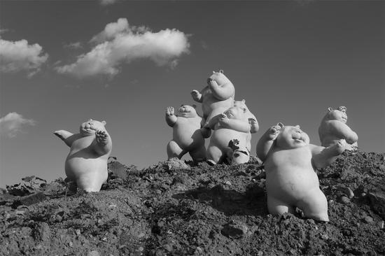 双年展 参展艺术家:任思鸿作品《竹林七贤》雕塑-汉白玉 2011年