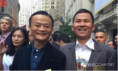 阿里巴巴敲钟仪式上,钱峰雷站在了马云的身边。