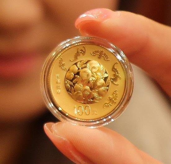 2016吉祥文化“五福拱寿”8克纪念金币