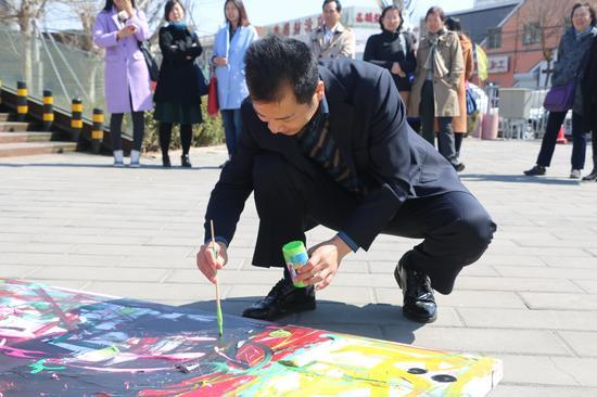 北京工业大学实验学院胡晓东书记现场创作