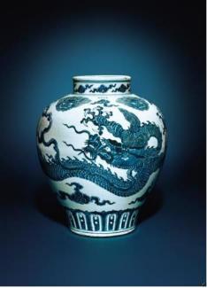 明宣德 青花云龙纹大罐 ‘宣德年制’ 四字楷书横款 (1426-1435) 19 1/8寸(48.5公分) 高 来源 瑞士家族珍藏, 由现藏家于1997年继承自其教父。此尊大罐由一位法国官员于1905年购自中国,由家族珍藏至今 估价待询