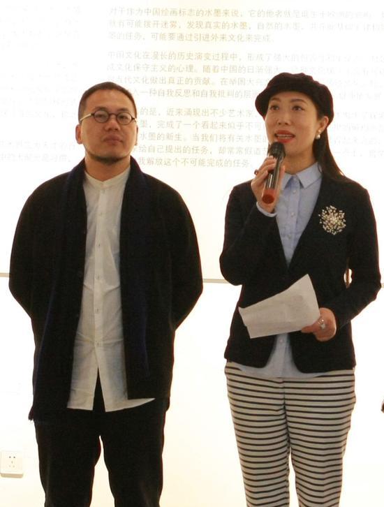长江汇艺术中心馆长 邹玲