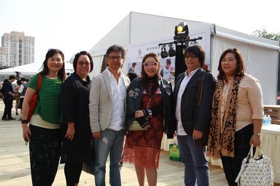 何女士同台湾画廊同仁,也是‘6075’保利澳门酒店艺术博览会参展方