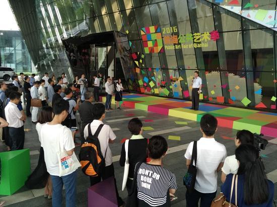 前海公共艺术展揭幕现场-前海管理局蔺宏副局长致辞