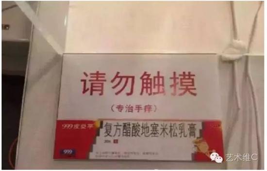 警示牌
