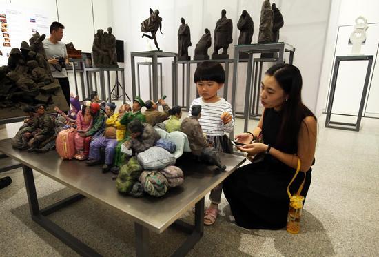 中国艺术研究院中国雕塑院建院九周年雕塑展暨同曦•中国青年雕塑邀请展启动仪式现场