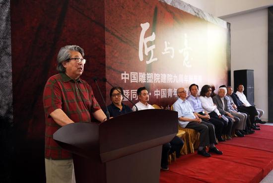 著名雕塑家曹春生在中国艺术研究院中国雕塑院建院九周年雕塑展暨同曦•中国青年雕塑邀请展启动仪式上致辞