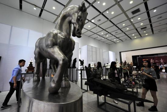 中国艺术研究院中国雕塑院建院九周年雕塑展暨同曦•中国青年雕塑邀请展启动仪式现场