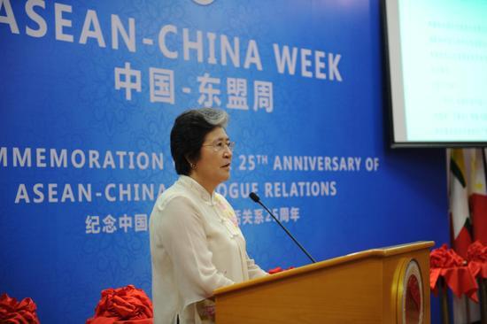 中国-东盟中心秘书长杨秀萍致辞