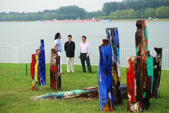 唐承华《天边的云彩》木块、丙烯 空间不限 2006~2016年