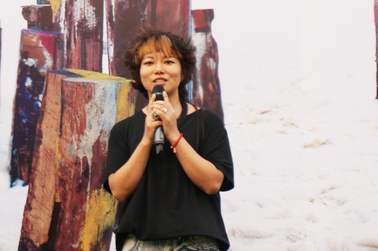 艺术家范晓妍现场发言