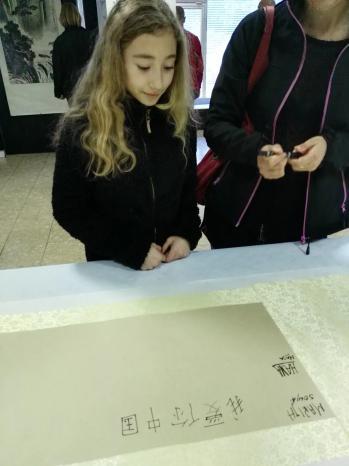 克罗地亚小女孩挥笔写下了“我爱你中国”