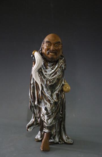 作品名称:赤脚大仙 作品类别:陶艺 作者:马海 市场价格:1500-1800 规格:171839cm 起拍价:¥1,000