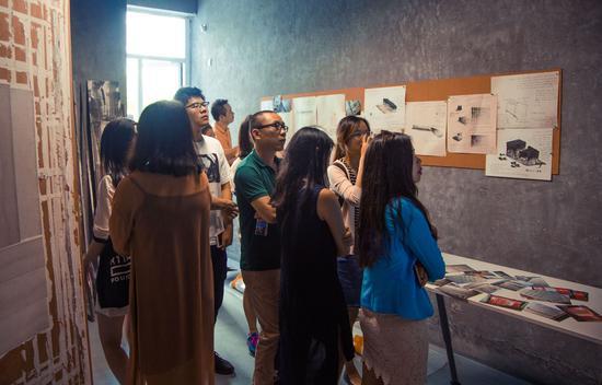 盈计划于洋工作室中的观众