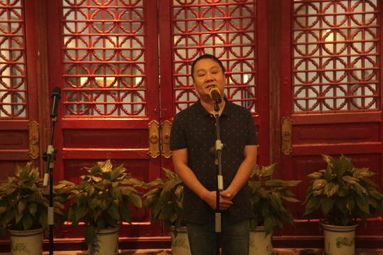 染织服装艺术设计党支部书记张宝华致辞