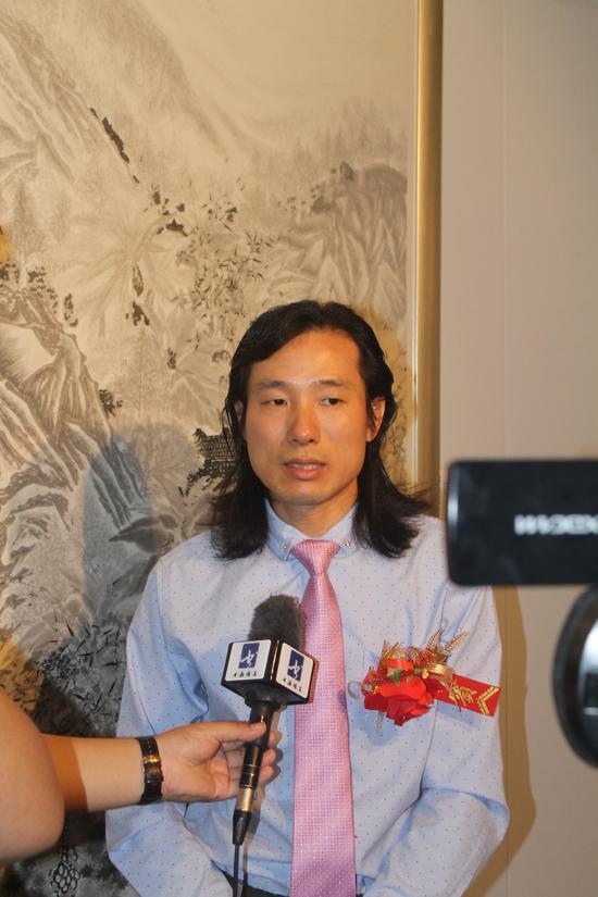 王久湖先生接受书画频道采访
