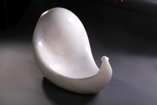 庞少贤 荷香 汉白玉 66x36x33cm 2013