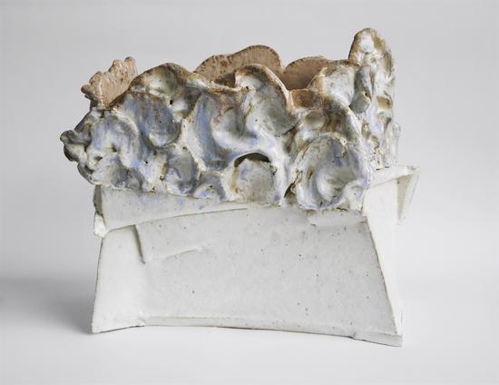 王琪 Wang Qi《器皿 Vessel》陶泥、釉料1230℃ Clay and glaze at 1230℃ 38x31x21cm 2013