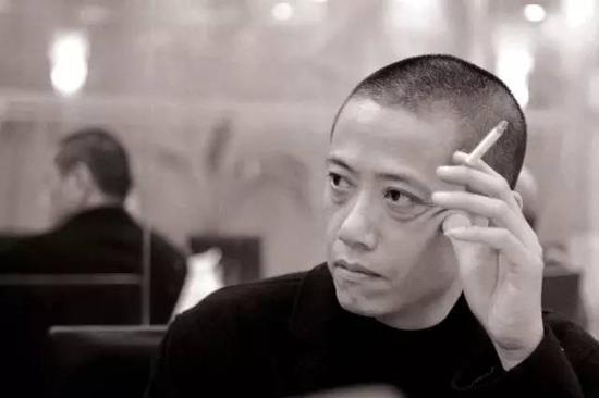 “现行人文艺术教育体制虽便于管理,但与‘人’,与‘文化’,处处发生尖锐而深刻的冲突。我不相信现行考试制度,不相信教学大纲,不相信目前的排课方式,不相信艺术学生的品质能以‘课时’与‘学分’计算,但是我不得不服从规定。”——陈丹青
