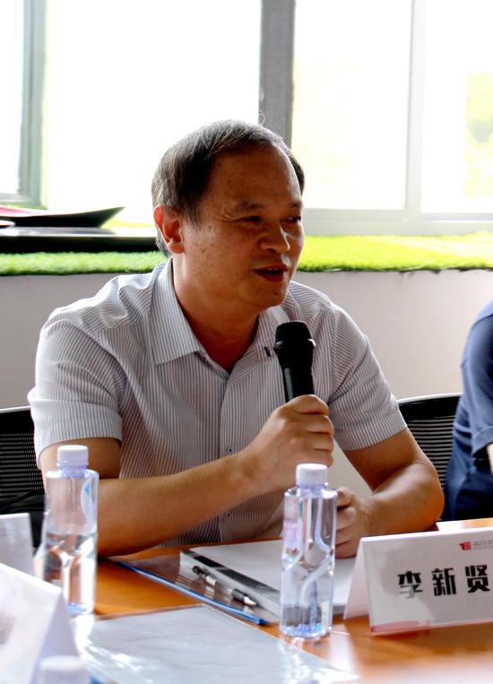 闽江学院副校长李新贤发言