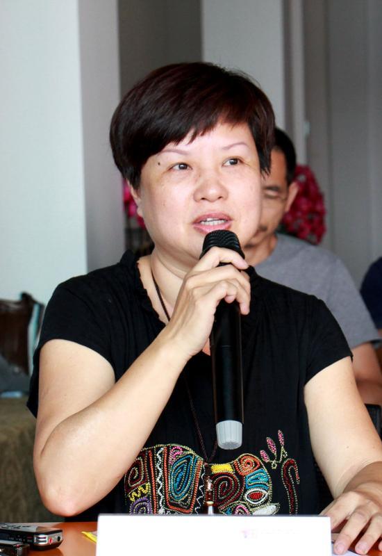 闽江学院美术学院校友代表俞峥发言