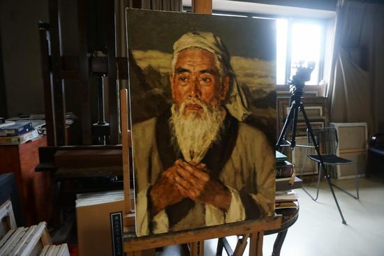 工作室一隅杨飞云画的孔子小稿