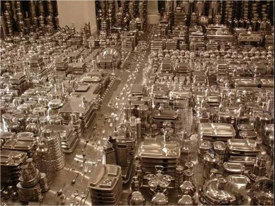 展望 《城市》(2003) (不锈钢餐具)