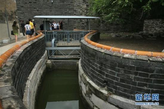 这是故宫内金水河与护城河之间的阀门(7月25日摄)