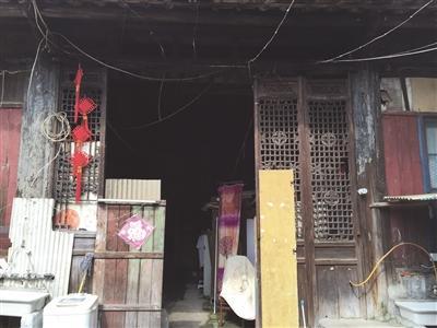 程先甲故居内环境脏乱严重