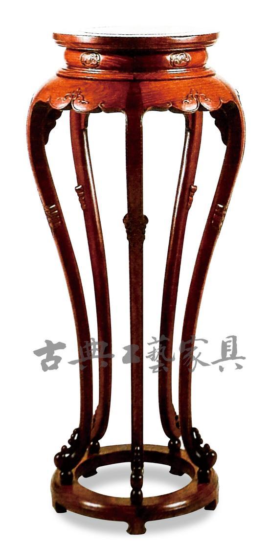 杨耀旧藏明黄花梨五足圆高香几。美国加州中国古典家具博物馆馆刊1990年创刊号第七页例子。王世襄先生《明式家具研究》乙26收入此几。现为嘉木堂收藏。