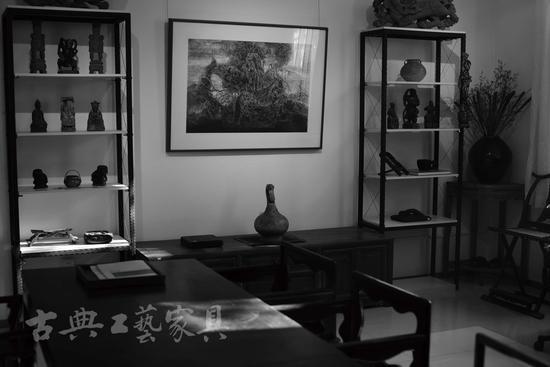 高阳做了几件小型的家具展览馆,满足建立标本的需要。