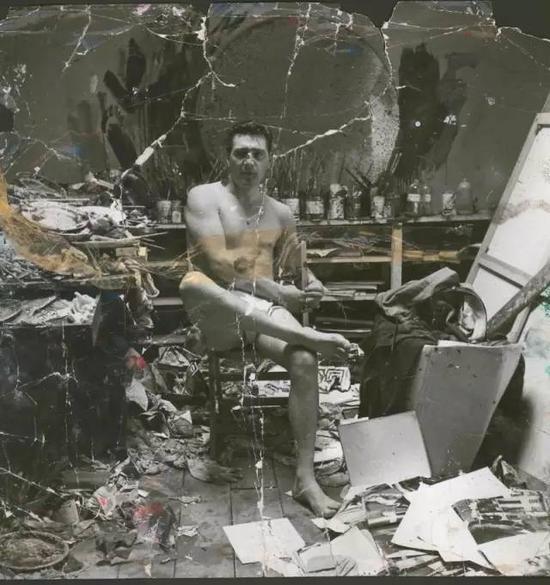 1964年,George Dyer戴尔在情人培根的画室,by John Deakin