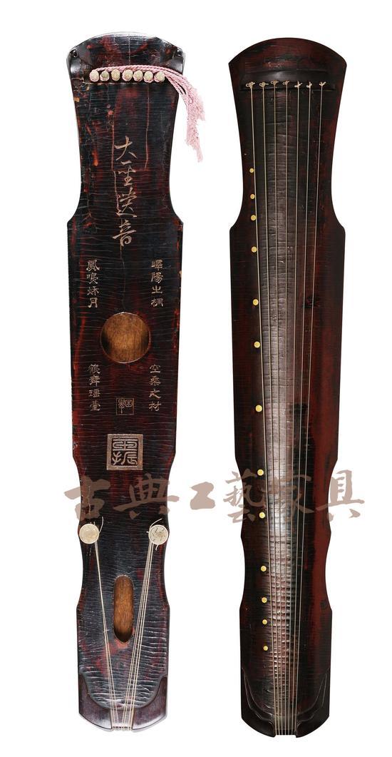 屠隆认为,琴为书室中雅乐,不可一日不对清音。图为唐 “大圣遗音”伏羲式琴