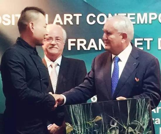 让-皮埃尔·拉法兰(右)、拿破仑一世后代Alain Joffard(中)、彭麒(左)