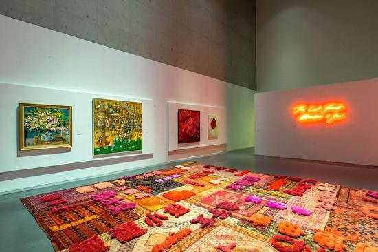 龙美术馆“她们:国际女性艺术特展”展厅。