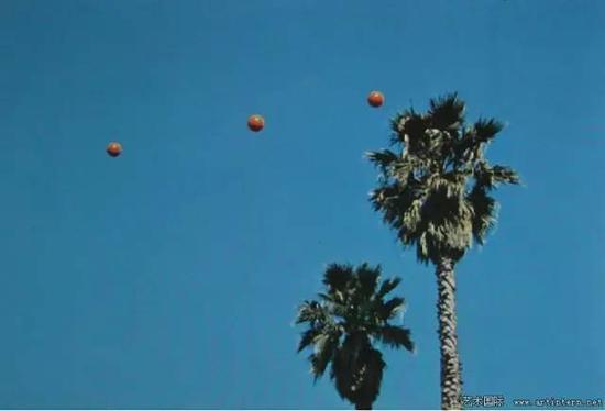 Throwing Three Balls in the Air to Get a Straight Line(Best of Thirty-Six Attempts)”,1973