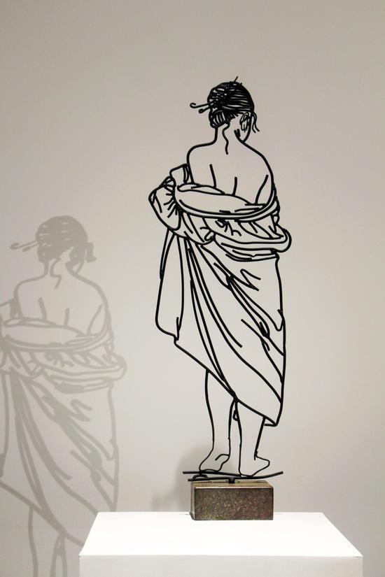 《投影系列2015_1》2015 年68cm×24cm×8cm 材料:铁 、底座铜